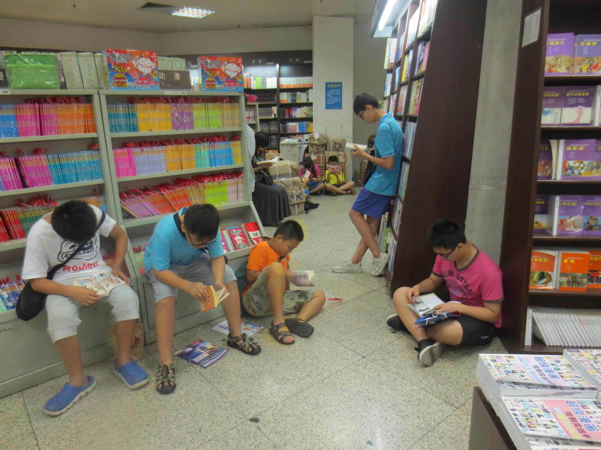 同級生の本屋で万引きを繰り返す生徒を警察に突き出したら生徒の親が逆上。すると校長が…