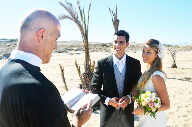 教会での結婚式での誓いの言葉で新婦の答えが「ノー！！」→ざわめく会場、涙目の新郎→結果…