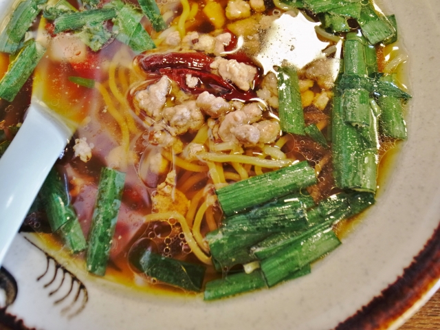 ラーメン屋で麺を食べ終わってスープを飲んでたら後輩から非難された…