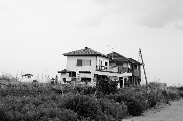 賃貸に出していた家が東日本大震災で全壊判定を受けたので、自腹で修繕することにしたのだが…
